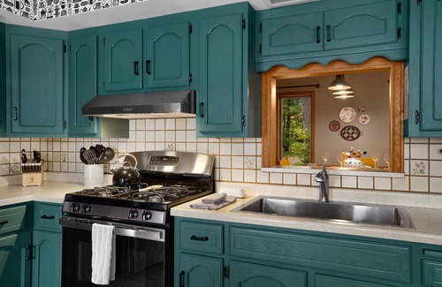 Stone Lake Cabina | Cozy family-friendly A-frame on sandy beachfront - dogs welcome!