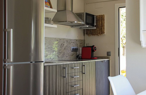 Vallirana Apartamento | Refugio Verde con Encanto