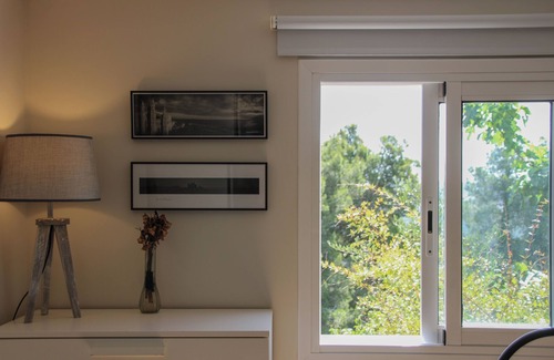 Vallirana Apartamento | Refugio Verde con Encanto