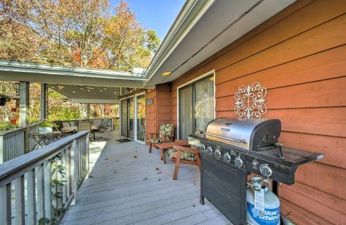 Franklin Casa | Cozy Franklin Getaway with Deck, Mountain Views