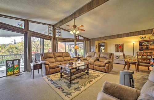 Franklin Casa | Cozy Franklin Getaway with Deck, Mountain Views