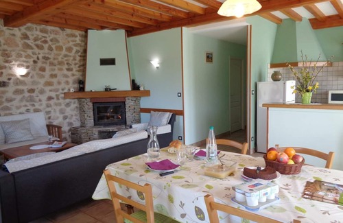 La Tuiliere Cabaña | Casa rural con piscina y terraza en plena naturaleza de Rhône-Alpes-Auvergne