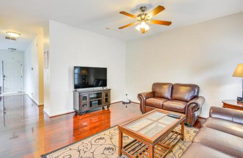 Greensboro Casa | Cozy Greensboro Townhome with Community Pool and Grill