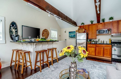 Bellevue Avenue Historic District Casa | Cozy guest cottage located off historic Bellevue Ave walking distance everywhere