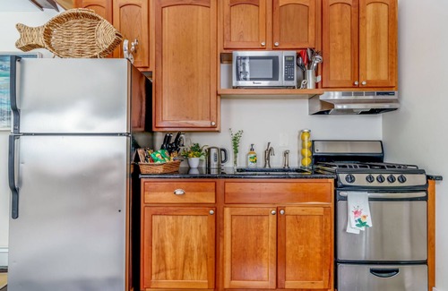 Bellevue Avenue Historic District Casa | Cozy guest cottage located off historic Bellevue Ave walking distance everywhere