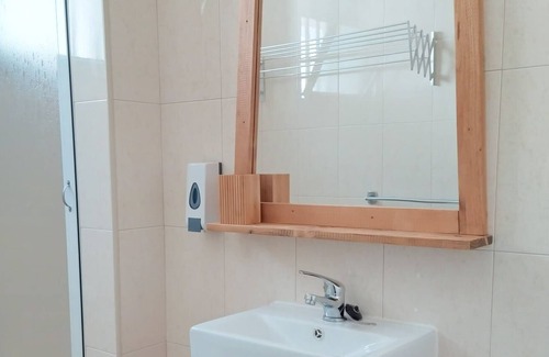 Angra do Heroismo Cama Y Desayuno | Cozy Guesthouse with Ocean views