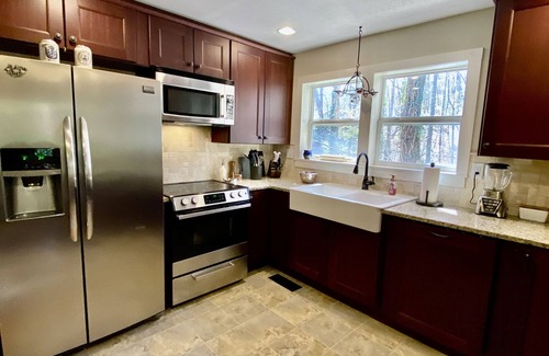 Lynn Cabaña | Cozy historic cottage in the woods. 10 minute walk to town