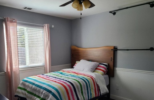 Modesto Casa | Cozy home in a Desirable neighborhood