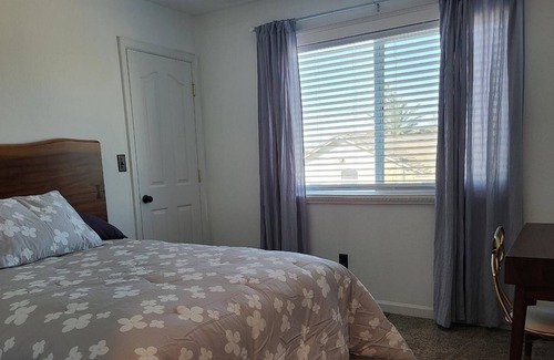 Modesto Casa | Cozy home in a Desirable neighborhood