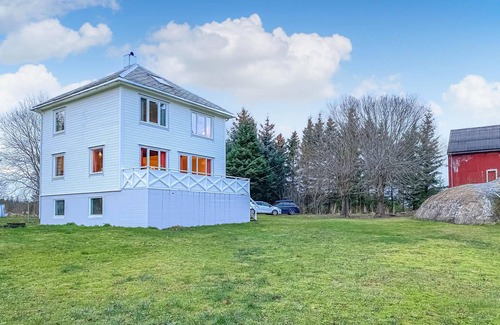 Sandoy Casa | Acogedora casa en Harøy con vistas al.