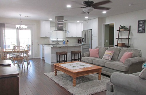 Alta Vista Estates Casa | Cozy home near freeways w/ pool, BBQ