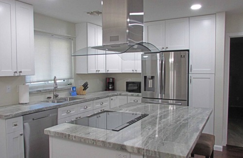 Alta Vista Estates Casa | Cozy home near freeways w/ pool, BBQ