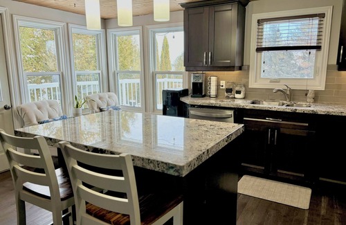 Fenelon Falls Casa | Cozy Home on Sturgeon Lake with Hot Tub