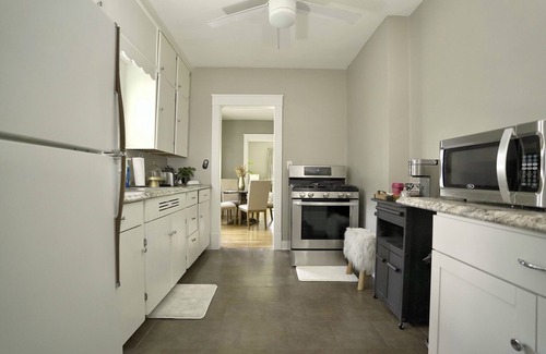 Bloomington Casa | Cozy Home with LOTS of space- Less than 1 mile to ISU & IWU, 5 miles to airport