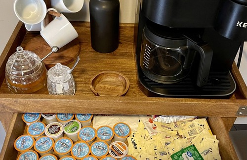 Bloomington Casa | Cozy Home with LOTS of space- Less than 1 mile to ISU & IWU, 5 miles to airport