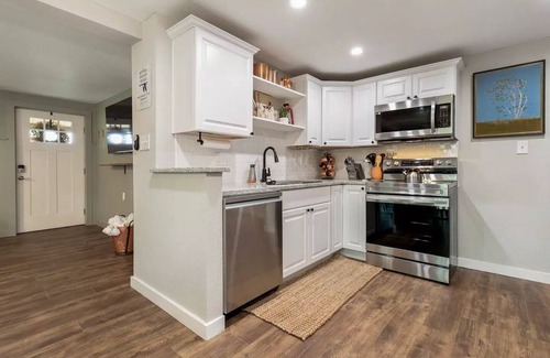 Rogers Casa | Cozy house near Beaver Lake & Hobbs State Park