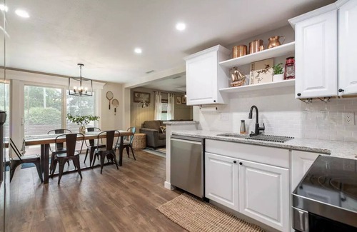 Rogers Casa | Cozy house near Beaver Lake & Hobbs State Park