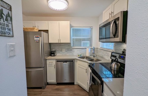 South Lamar Casa | Cozy in Heart of S. Lamar - Longer stay discounts available.