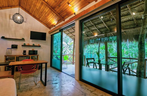 Cozumel Cabina | Cozy Jungle Retreat- Hot tub, Private Pool & Breakfast - 5 mins to Beach