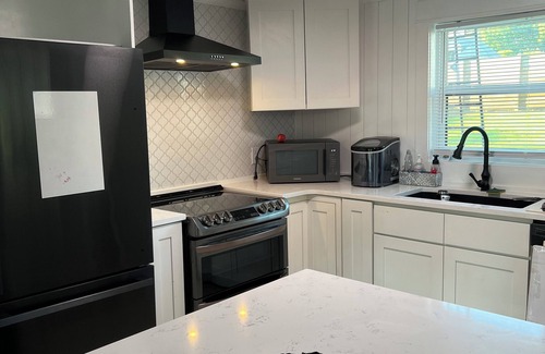 Albemarle Casa | Cozy lake front house with dock on Lake Tillery