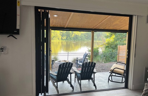 Albemarle Casa | Cozy lake front house with dock on Lake Tillery