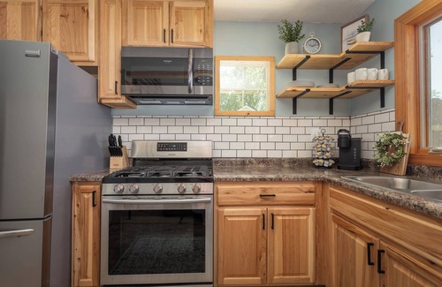 Alexandria Cabina | Cozy Lake Latoka Cabin with Loft