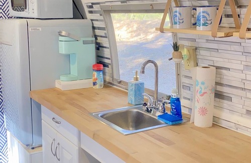 Chipley Casa | Cozy Lakefront Airstream