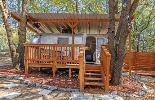 Chipley Casa | Cozy Lakefront Airstream