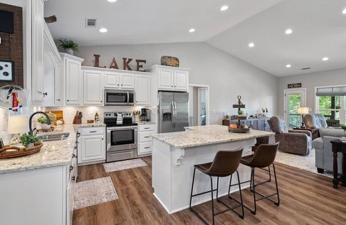 Arley Casa | Cozy lakefront home with beautiful views, fire pit & private dock.