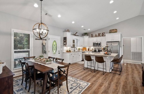 Arley Casa | Cozy lakefront home with beautiful views, fire pit & private dock.