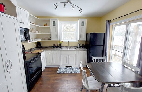 Clifton Royal Cabaña | Cozy Lakeside Cottage - Saint John