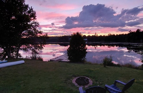 Clifton Royal Cabaña | Cozy Lakeside Cottage - Saint John