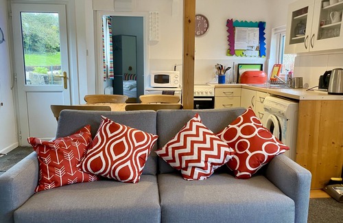 Trebetherick Casa | Cozy little bungalow - the perfect base for a beach/surfing holiday for 4 people