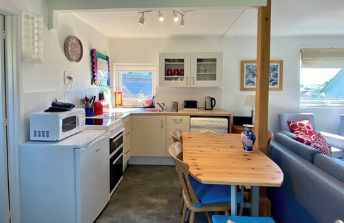 Trebetherick Casa | Cozy little bungalow - the perfect base for a beach/surfing holiday for 4 people