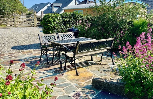 Trebetherick Casa | Cozy little bungalow - the perfect base for a beach/surfing holiday for 4 people