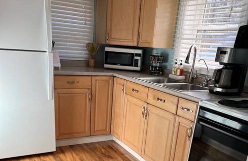 Salem Cabaña | cozy little lake house for 2, pet friendly, non smoking