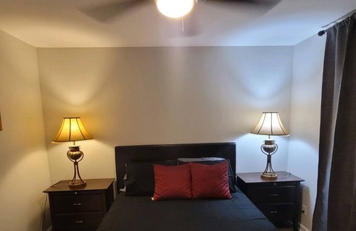 Forest Park Casa | Cozy Little Red Brick House