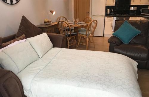 Barton-upon-Humber Apartamento | Cozy lodge with private garden and bbq