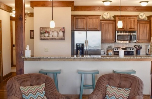 Boone Condominio | Cozy Luxe Echota: Spectacular View;2 Kings;No Stairs;Szn Decor;Hot tub;Fireplace