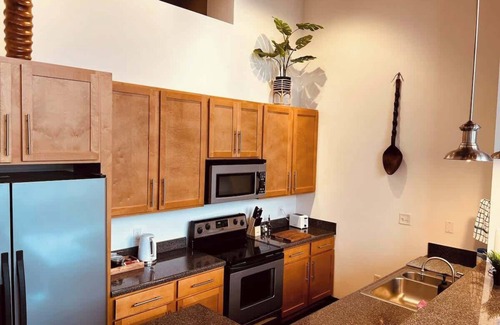 Arcadia Apartamento | Cozy Mill Loft w/ 2 king beds, huge windows