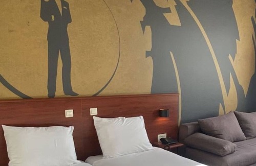 Zevenbergen Hotel | Cozy & Modern Family Room Near Pinkpop Festival, SnowWorld & More!