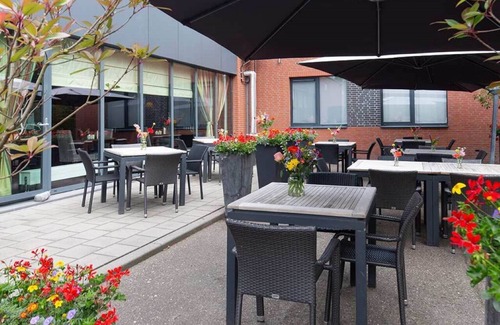 Zevenbergen Hotel | Cozy & Modern Family Room Near Pinkpop Festival, SnowWorld & More!