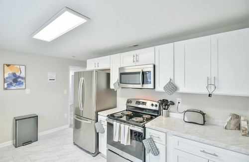 Greensboro Casa | Cozy & Modern - Fire Pit Grill - Pet friendly