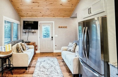 Franklin Casa | Cozy mountain cabin, dog friendly, sunset views.