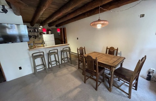 Arroyo Seco Condominio | Cozy Mountain Retreat w/Chef's Kitchen