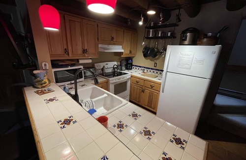 Arroyo Seco Condominio | Cozy Mountain Retreat w/Chef's Kitchen