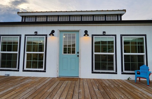 Saint Andrews Cabaña | Cozy Mountain Views Cottage with a Farm Stay