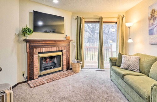 Nevada Casa | Cozy Nevada Townhome < 1 Mi to Cottey College