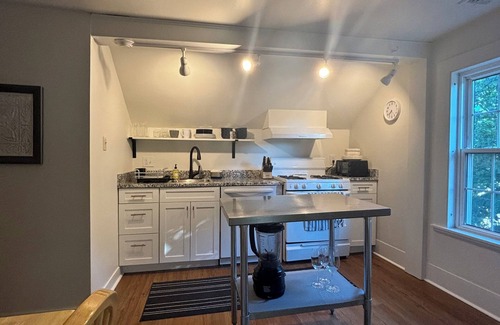 Salem Apartamento | Cozy North Salem apartment in quiet neighborhood - walking distance to downtown