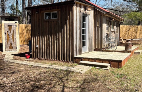 Greenwood Cabina | Cozy Off Grid Cabin w/pond for fishing.